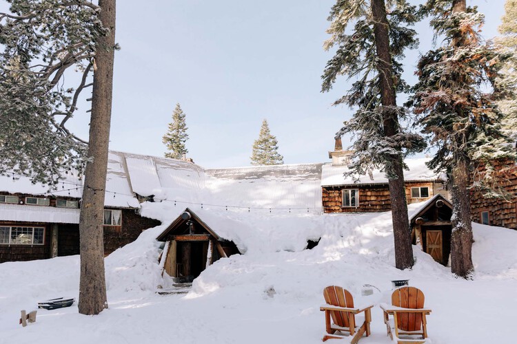 Clair Tappaan Lodge exterior in the winter